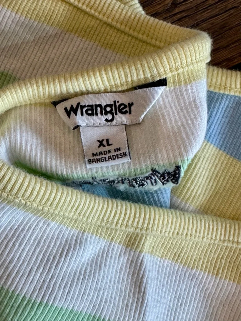 Wrangler Striped Halter Crop Top in Pastel Yellow, Blue, Green, Pink Womens XL - Picture 3 of 4